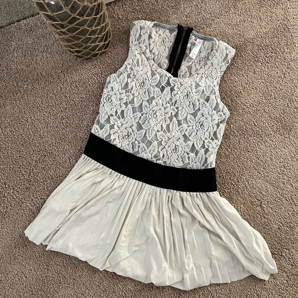 Super Cute Lace Pemplum Tank 🖤🤍
